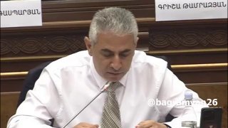 Эдгар Казарян в здании парламента, Вайк