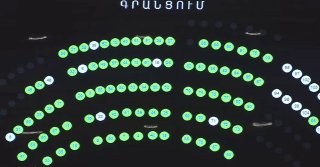Первая сессия парламента Армении 9-го созыва, депутаты Сукиасян и Каграманян