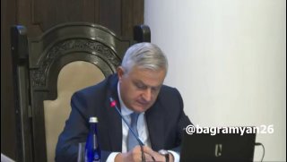 Арарат Мирзоян выступает с разъяснениями о суверенитете Армении над границей