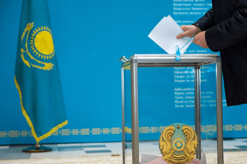 Избирательный участок в Казахстане во время парламентских выборов 23 августа