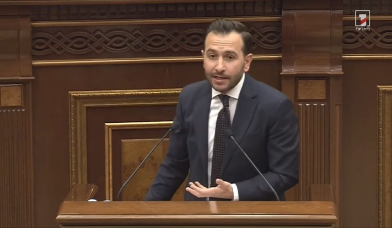 Айк Конджорян выступает с заявлением о работе жены в «Айпост» в Вайке