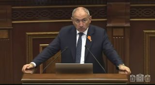 Никол Пашинян выступает с заявлением о нагорно-карабахской проблеме