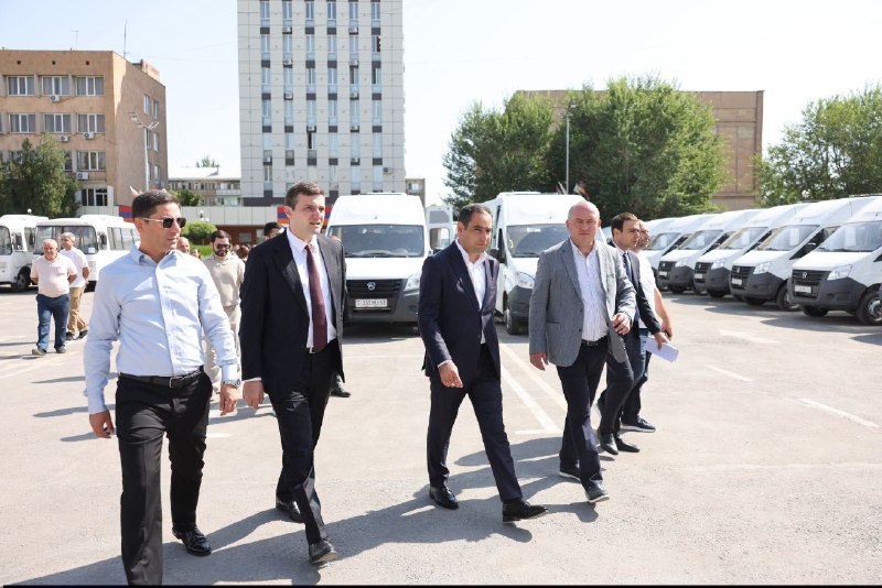 Новые автобусы для Араратской области: министр Худатян оценил транспорт в Арташате