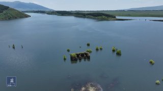 Озеро Севан в Армении, крупнейшее водохранилище страны