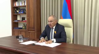 Никол Пашинян выступает с заявлением о роспуске правительства, Вайк