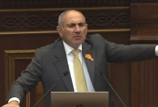 Никол Пашинян выступает на встрече в Вайке, Вайоц-Дзор