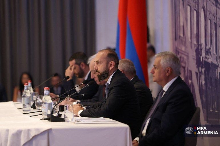Министр иностранных дел Арарат Мирзоян выступил в Гюмри после выборов