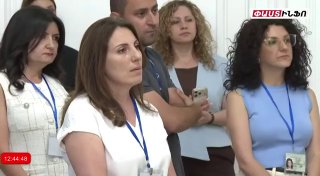 Здание правительства Армении в Ереване, флаги Армении и ЕС