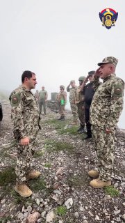 Сурен Папикян на инспекции позиций в Вайке