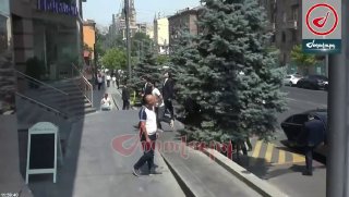 Никол Пашинян в офисе партии Гражданский договор в Ереване