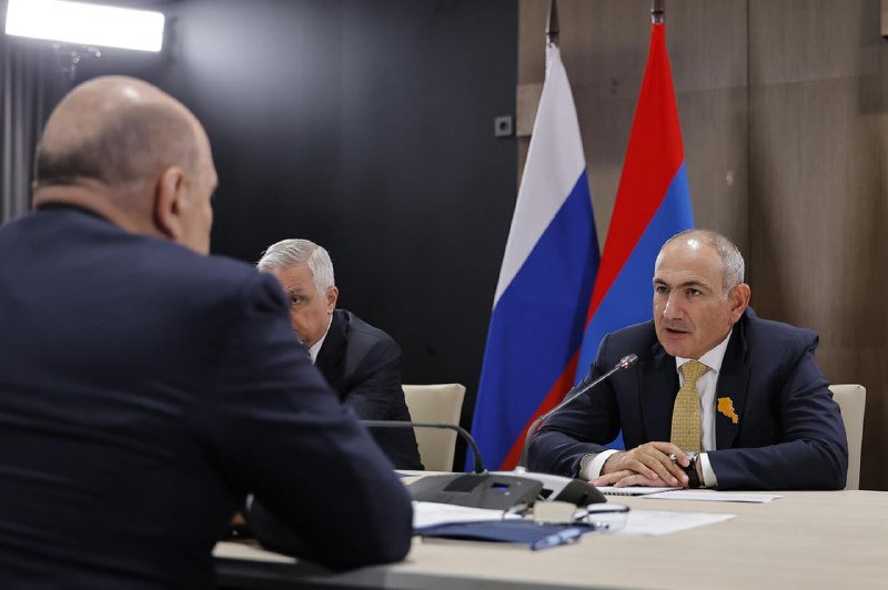 Премьер-министр Армении Никол Пашинян на брифинге 9 июля в Ереване
