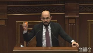 Нарек Карапетян отказался взять карту Республики Армения в Вайке