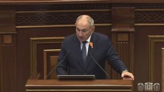 Никол Пашинян выступает на фоне карты Армении с проектом TRIPP в Вайке