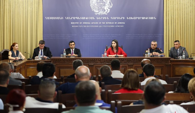 Встреча министра МВД Армении с представителями автошкол в Вайке