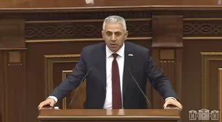 Заседание совета старейшин в Вайке, депутаты спорят о минуте молчания
