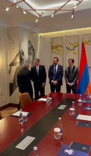 Никол Пашинян и Стив Дэйнс на встрече в Вайке