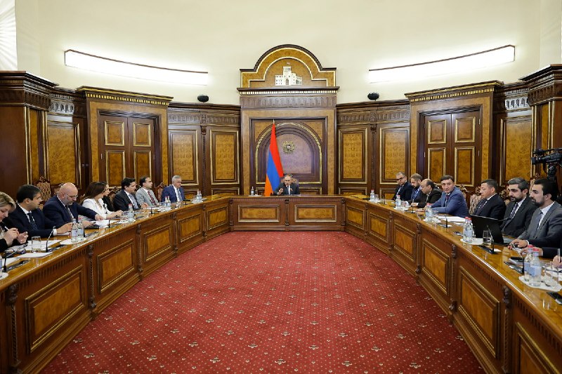 Пашинян обсудил инвестиционные приоритеты для Еревана и Гюмри: акцент на предвыборные программы