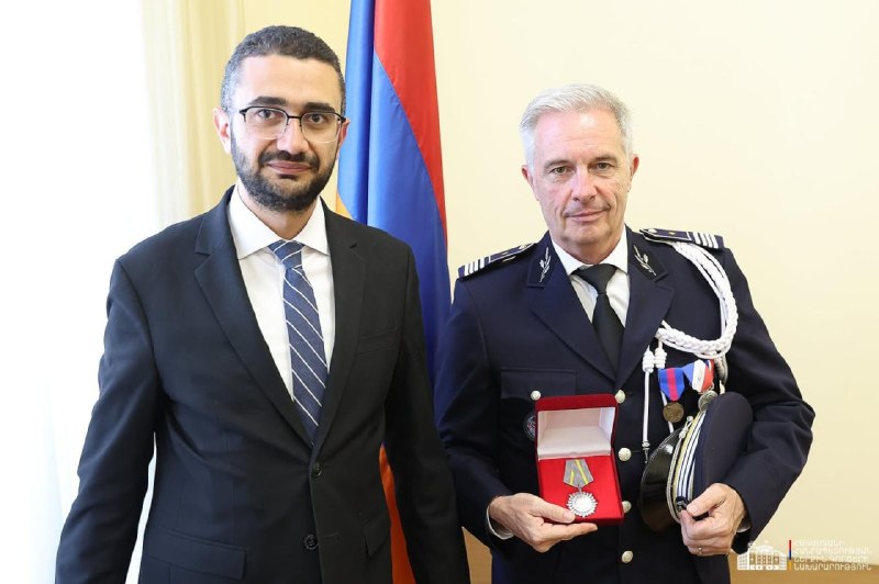 Награждение Оливье Лефевра в МВД Армении
