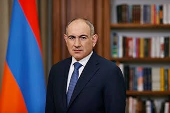 Никол Пашинян выступает с заявлением об отставке правительства, Вайоц-Дзор