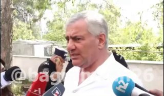 Журналист задает вопрос кандидату на выборах в Вайке, Вайоц-Дзор
