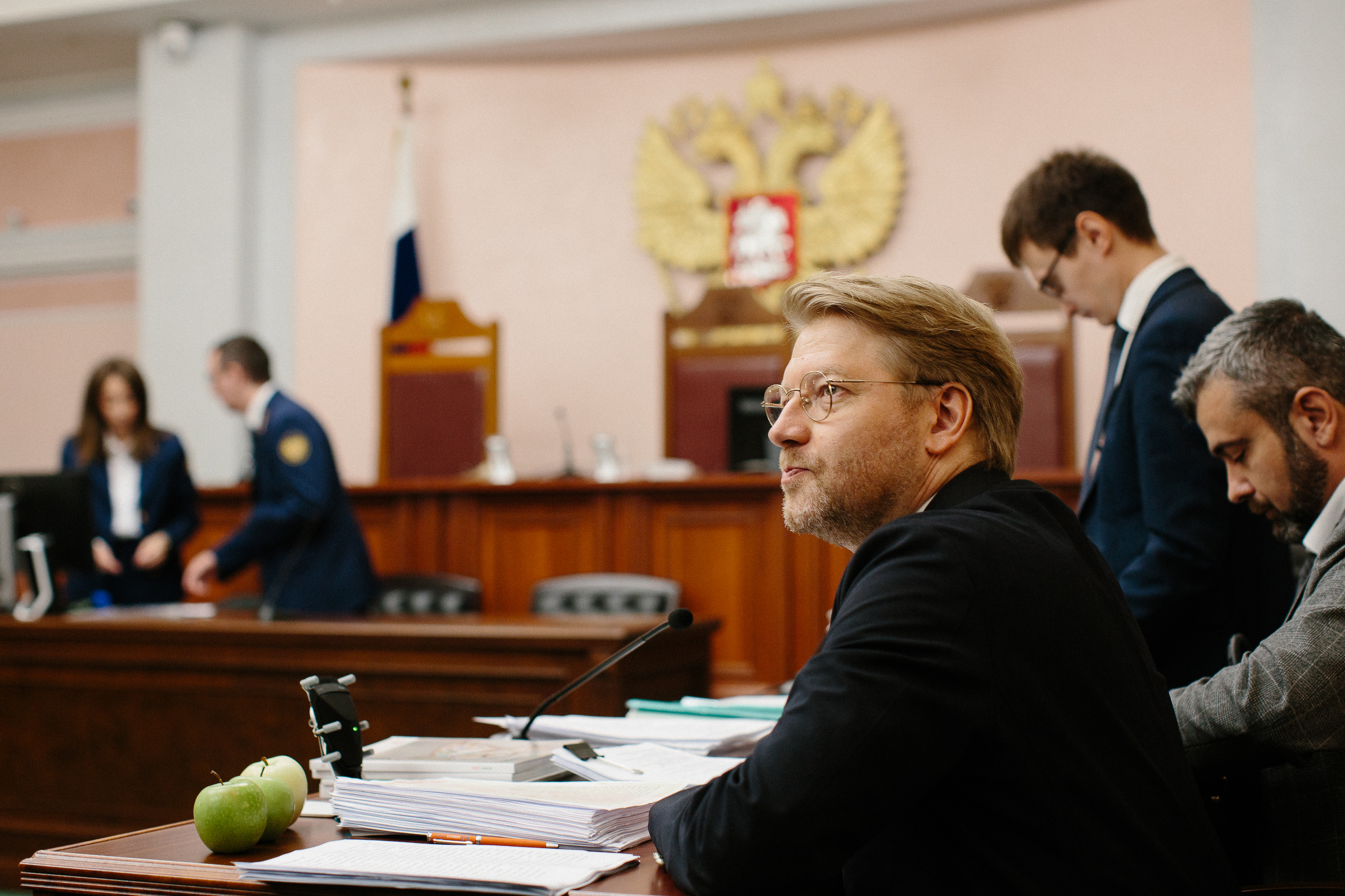 Символическое изображение избирательного процесса на фоне карты Вайка