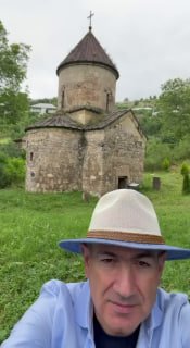 Никол Пашинян у церкви V-VII веков в селе Лусаовит, Вайоц-Дзор