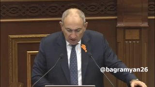 Никол Пашинян выступает в парламенте Армении, обсуждая ограничения РФ и выборы в Вайке