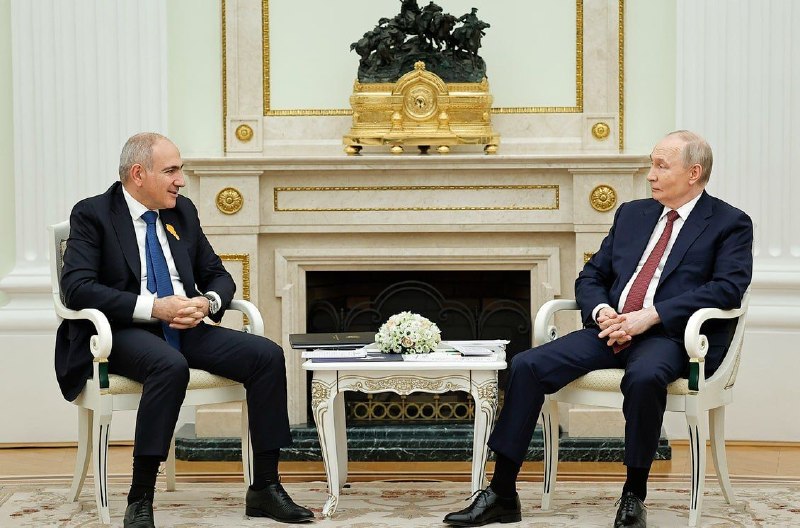 Кадры встречи Пашиняна и Путина в Бишкеке