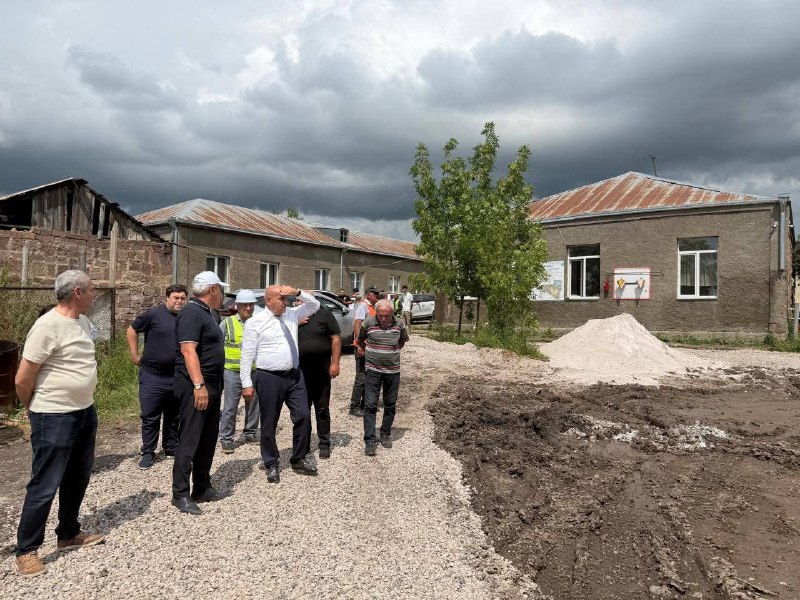 В Вайке обсуждают строительство школ по программе «300 школ, 500 детских садов»