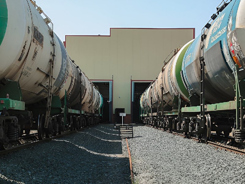 Нефтеперерабатывающий завод в Казахстане, вид на производственные мощности