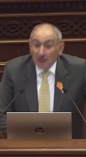Никол Пашинян выступает с заявлением о Четвертой республике
