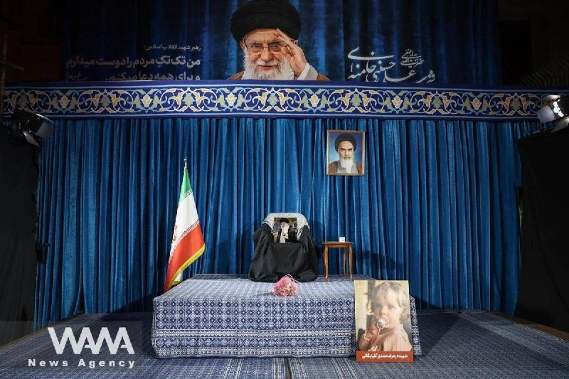 Никол Пашинян и флаги Армении и Ирана на фоне церемонии прощания