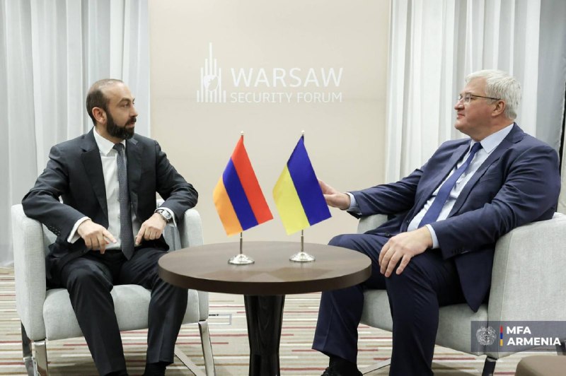 Глава МИД Украины поздравил Мирзояна с переназначением в Армении