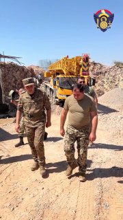 Министр обороны Сурен Папикян на строительной площадке укрепрайона в Вайоц-Дзоре
