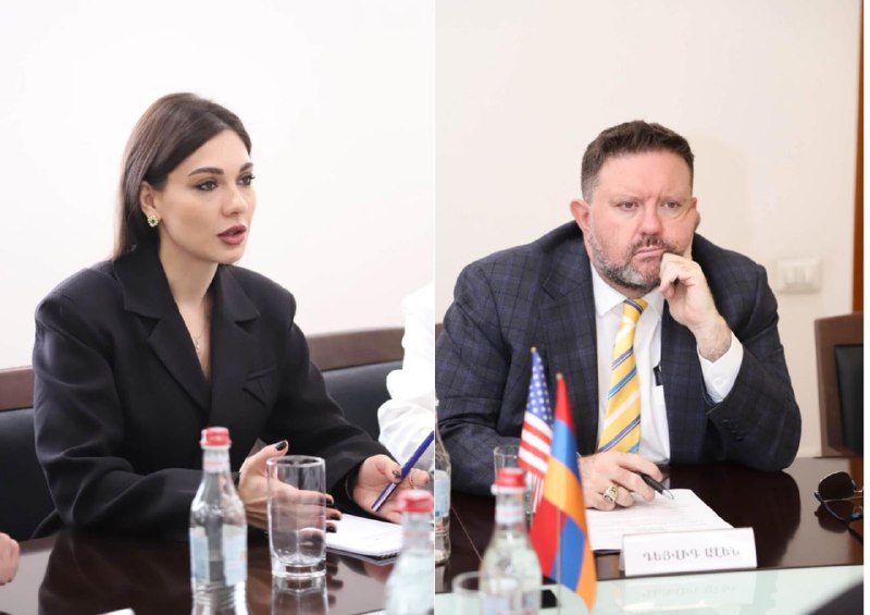Встреча Србуи Галян и Дэвида Аллена в Вайке