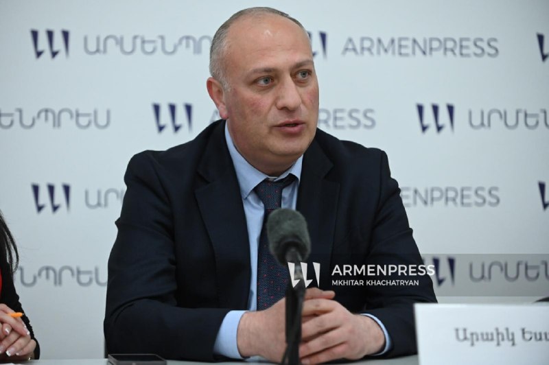 Араик Есаян на рабочем месте в министерстве труда Армении