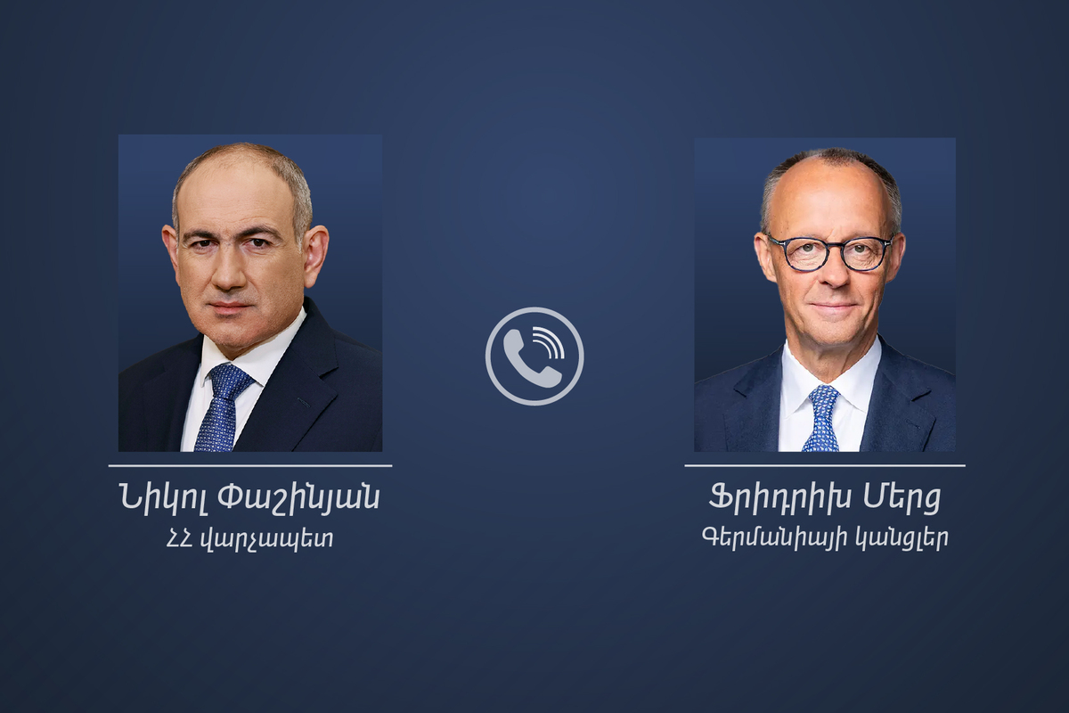 Никол Пашинян во время телефонного разговора, Армения