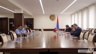 Сурен Папикян и Маниш Кумар Гупта на встрече в Вайке
