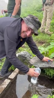 Никол Пашинян на фоне гор в Вайке, Вайоц-Дзор