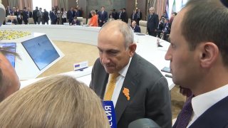 Никол Пашинян выступает с заявлением о создании альтернатив для Армении