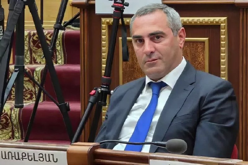 Вице-мэр Гюмри Аветис Аракелян отказался от мандата депутата парламента