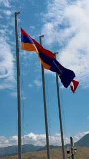 Никол Пашинян на строящемся Вединском водохранилище, Араратская равнина